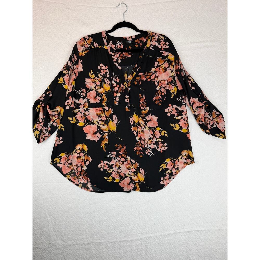 Torrid Womens Harper Blouse 2 Black‎ Multicolor Floral V Neck Roll Tab Sleeve